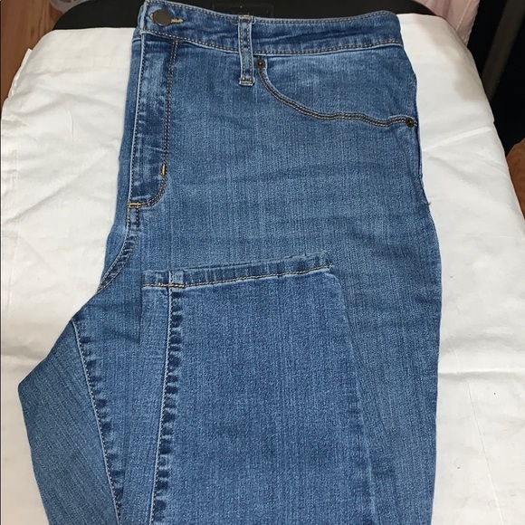 Universal Thread Denim - Medium Wash Jeans